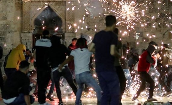 Над 175 палестинци и шестима израелски полицаи бяха ранени вчера